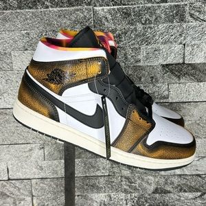 Jordan 1 Mid SE Orange Wear Away - NEW